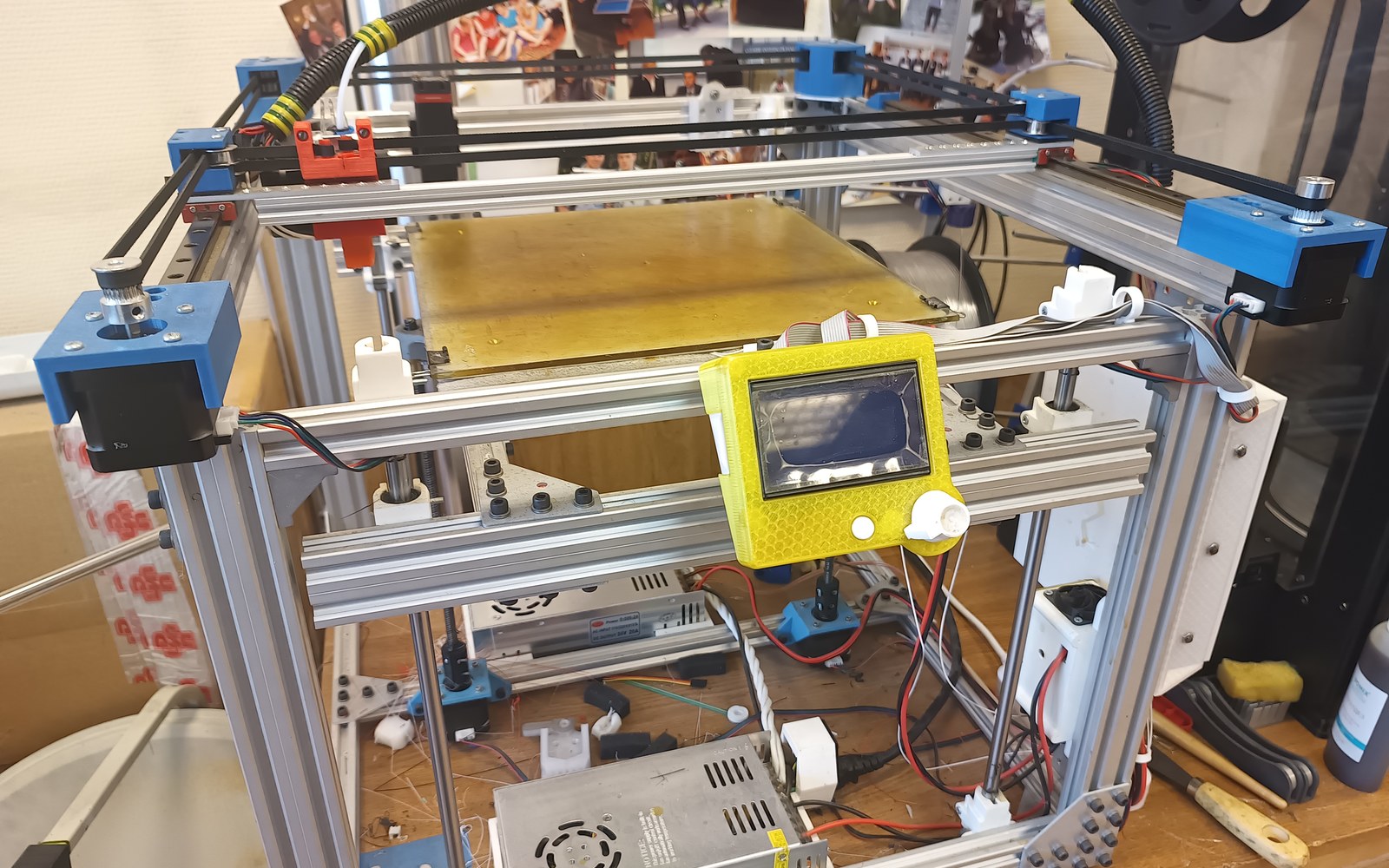 Крупноформатный CoreXY 3D-принтер в работе