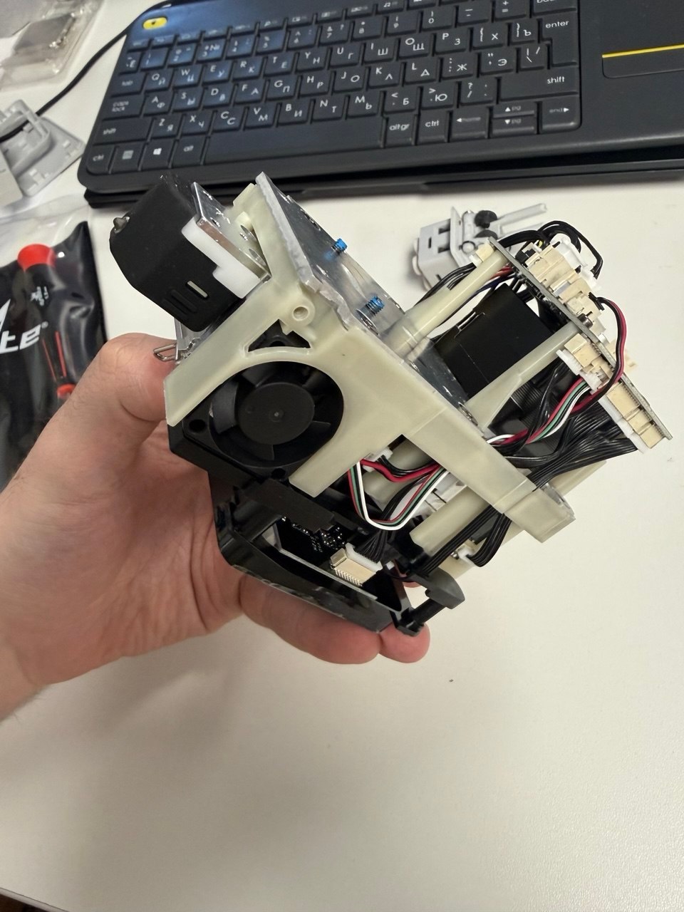 Внутреннее устройство четырёхканальной головы Anycubic Kobra X